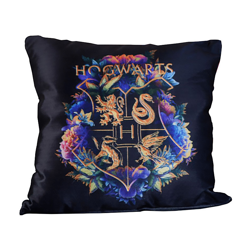 https://cartamagica.latzee.net/wp-content/uploads/2023/12/Pillow-Hogwarts-Logo.jpg